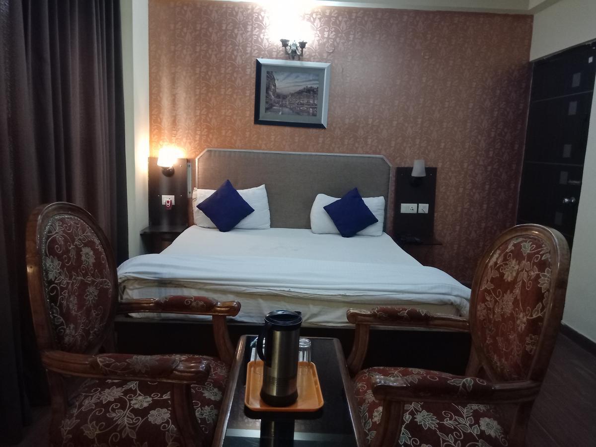 Hotel Samrat Kaushambi Ghaziabad Exterior foto